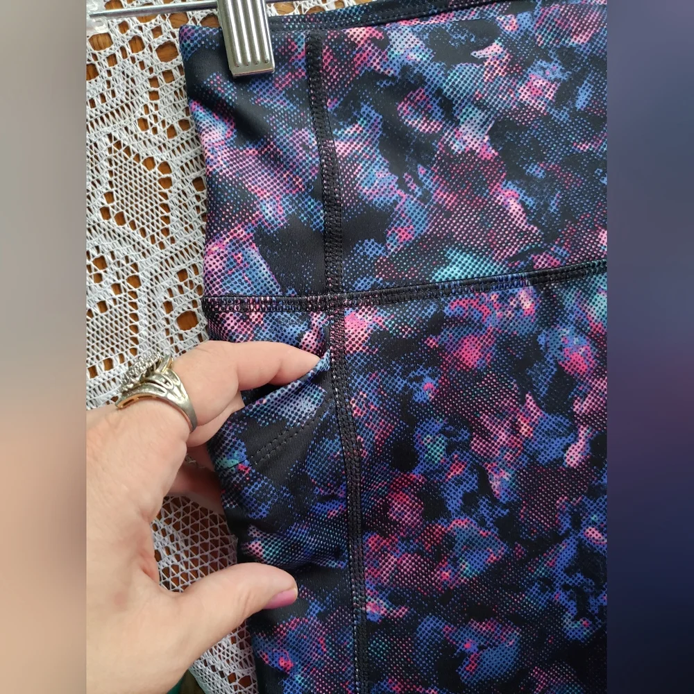 NWOT hit! Floral high waist Avia work out leggings - Picture 2 of 14